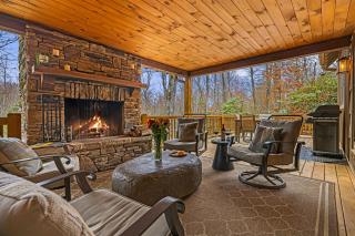 Blowing Rock Cabin Hot Tub Lake & Trout Stream 3 King Suites 2 Fireplaces - Blowing Rock - 1
