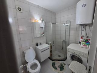 Comfort Stays on Queen Teuta Blvd - 9