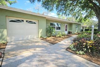 Pet-Friendly Pool Home, Minutes to Clearwater Beach and Eagle Lake Park - 4