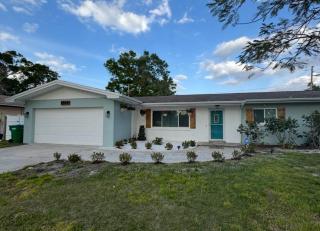 Fam Friendly 4BR Getaway/Game Room/BBQ/Mins to Bch - 5