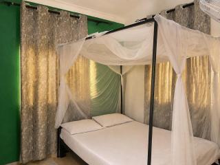 Spacious 3b Bungalow - 5