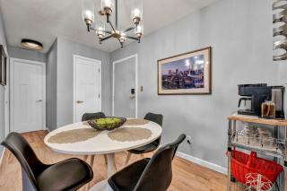 Near Airport - King Bed - Pet Friendly - 5