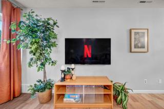 Near Airport - King Bed - Pet Friendly - 4