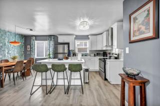 Pet-Friendly Home - Sleeps 6 - Walkable Lakewood - 5