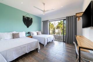 Top Location Downtown + 2 Queen Beds + AC & WiFi - 5