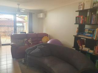 Comfy private room & ensuite, near shops & lake - Cypress Gardens - 5