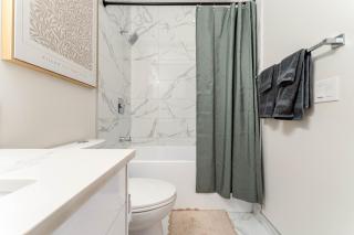 Modern 3 Bedroom Home Near Downtown and Sleeps 6 With Free Parking - 1