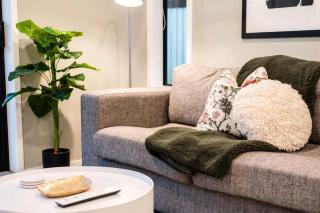 Misty Meadows Manor - Your Urban Oasis - 1