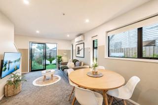 Misty Meadows Manor - Your Urban Oasis - 6