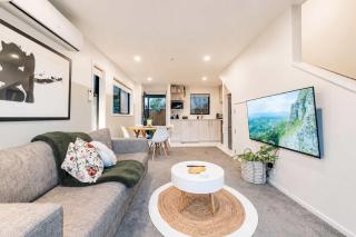 Misty Meadows Manor - Your Urban Oasis - 3