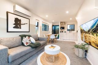 Misty Meadows Manor - Your Urban Oasis - 2