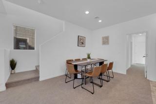 2700SF Modern Home Near Strip Fiber WiFi and OLED TV - 1