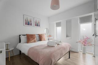 2-Bedroom Heathrow Apartment With Free Parking Near Ashford Station - 9