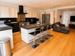 Spacious 3-Bed Home in Wraysbury with Garden near Heathrow - 7
