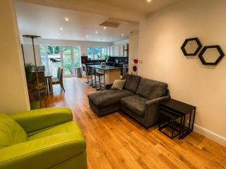 Spacious 3-Bed Home in Wraysbury with Garden near Heathrow - 5
