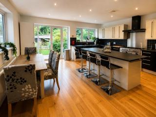 Spacious 3-Bed Home in Wraysbury with Garden near Heathrow - 4