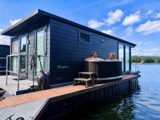 Houseboat Marina with Hot Tub - 5