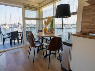 Houseboat with rooftop terrace - 1