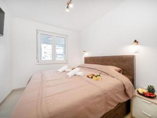 Luxury Apartment on the Main Beach - One bedroom Apartment - 8