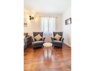 Spacious Mediterranean 3-Bedroom Apartment in Sutivan - 4