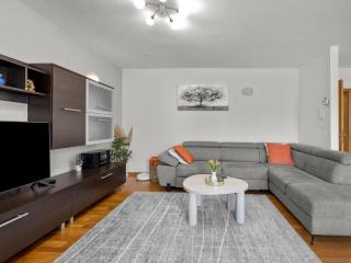 Holiday Home Marija - Three Bedroom Holiday Home with Private Pool and Terrace - 0
