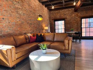 Brick & Bed Riverfront Lofts, T 406 - 0