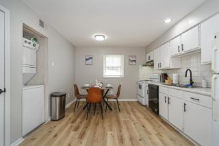 The Fremont Flats - Near Downtown - with WiFi - 1