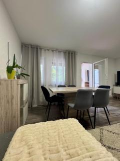 3-Room Apartment with Large Balcony - 5