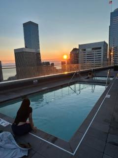 7th Ave Downtown Luxury Apt with Spectacular Rooftop View - 3