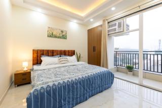 Service Apartment Golf Course Road - 2