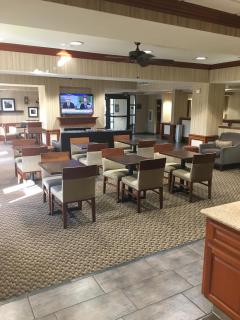 Best Western Plus Arrowhead Hotel - Colton - 4
