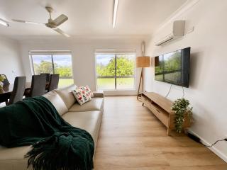 4BR Family Home in Boronia Heights - 9