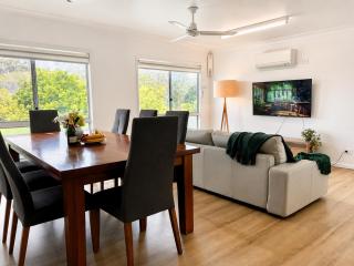 4BR Family Home in Boronia Heights - 6