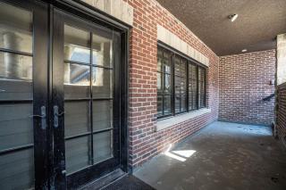 ELEGANT 2-BEDROOM SUITe - 8