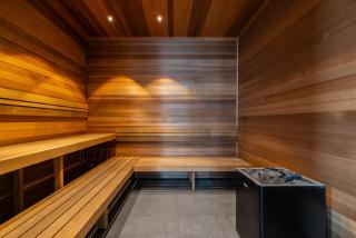 Elegant 2 Bed Westside Place CBD Heated Pool Gym Sauna Balcony - 7