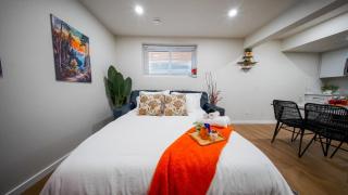 Stylish Private Suite, Private Entry, Full Kitchen, Washer & Dryer with Free Parking Near Kananaskis, Camore, Banff, Lake Louise - 5
