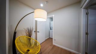 Stylish Private Suite, Private Entry, Full Kitchen, Washer & Dryer with Free Parking Near Kananaskis, Camore, Banff, Lake Louise - 3