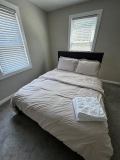 2bd house with two backyards and near metro - 7