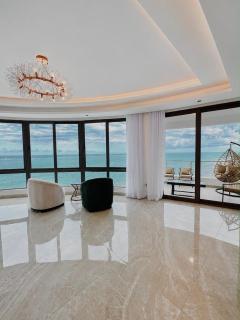 Luxury Panoramic Beachfront Escape- Pool, Gym, Steam Room - 4