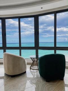 Luxury Panoramic Beachfront Escape- Pool, Gym, Steam Room - 3
