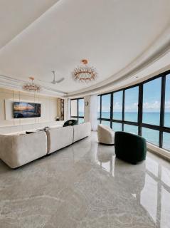 Luxury Panoramic Beachfront Escape- Pool, Gym, Steam Room - 5