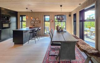 Gorgeous Home In Vinje With Wifi - 7