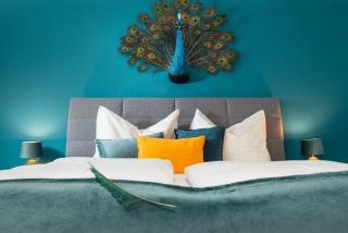 NOOR - Golden Mood or Cinema Luxe - 0