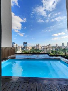 Modern Studio with King Bed and WiFi - 2