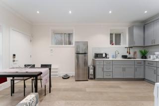 New Modern 2BR Suite near UBC Pacific Spirit Park - 5