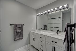 OLathe Lux Retreat 4 Bedroom Olathe Home 4 Bath 2K 3Q sleeps10 - 5