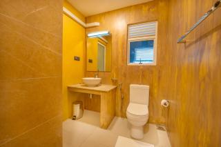 Bumblebee Hotel - 3