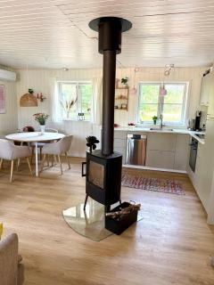 Charming Cottage Near Beach - 6