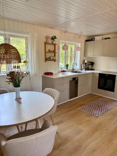 Charming Cottage Near Beach - 0