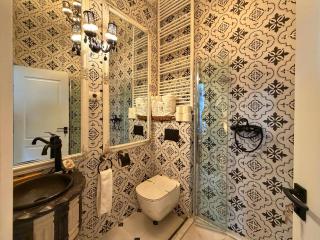 Chateau D'Amour Luxury Boutique - 6